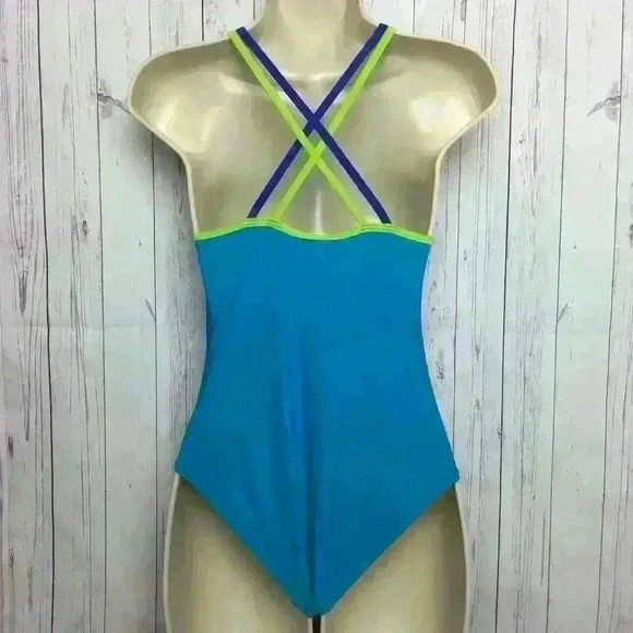 Speedo size 10 - Picture 2 of 2